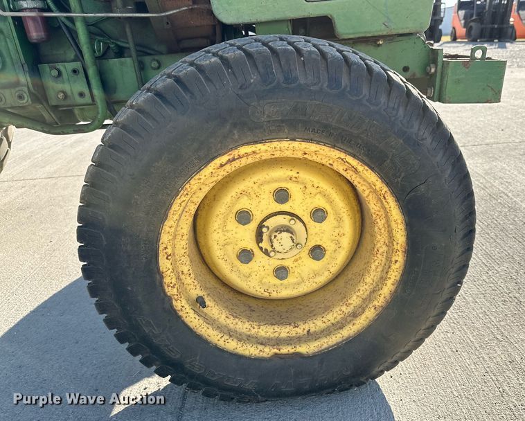 image for item DD3322 John Deere 750 tractor