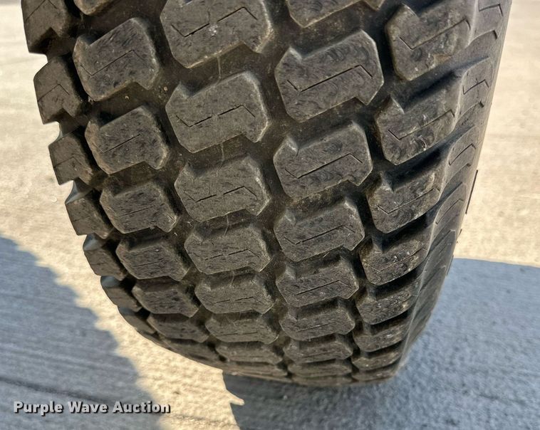 image for item DD3322 John Deere 750 tractor