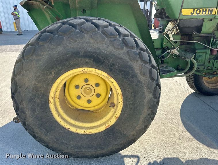 image for item DD3322 John Deere 750 tractor