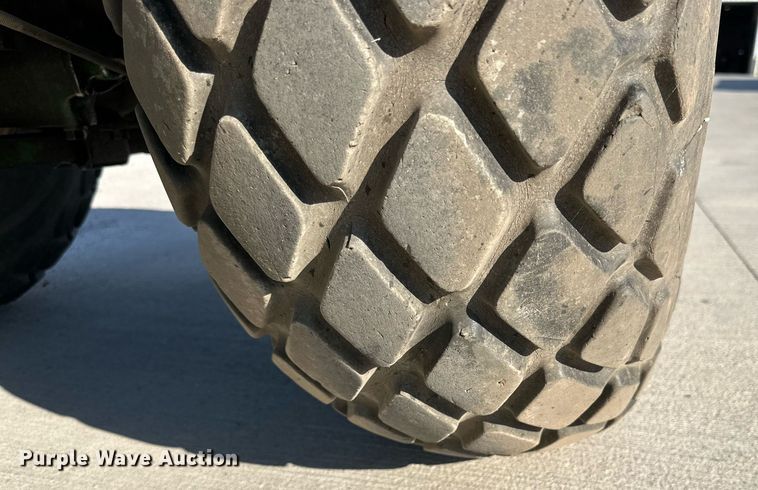 image for item DD3322 John Deere 750 tractor