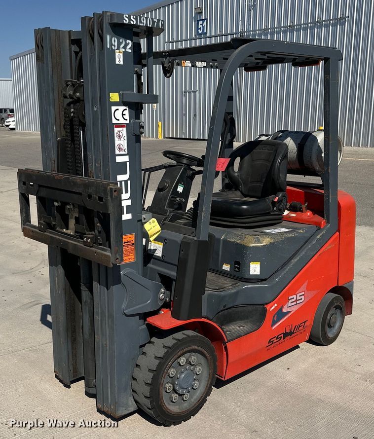 image for item DD3326 2019 Heli CPYD25C-M1H forklift