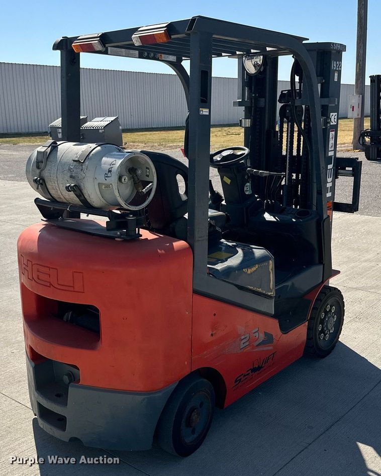 image for item DD3326 2019 Heli CPYD25C-M1H forklift