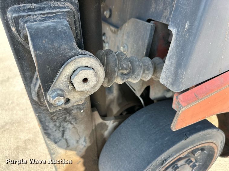 image for item DD3330 2009 Toyota 8FGCU18 forklift