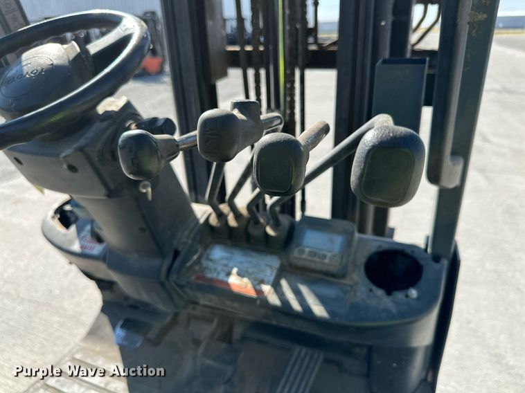 image for item DD3330 2009 Toyota 8FGCU18 forklift