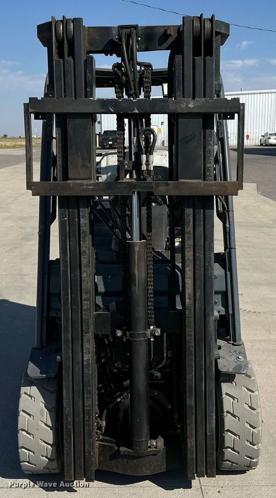 image for item DD3336 2017 Toyota  8FGCU25 forklift