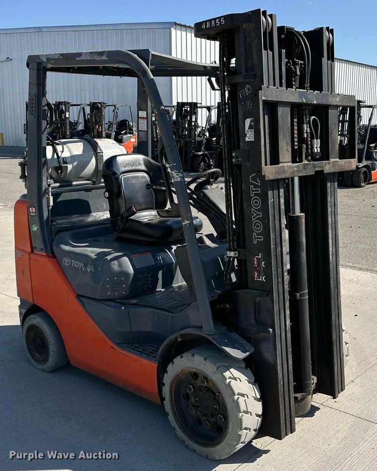 image for item DD3336 2017 Toyota  8FGCU25 forklift