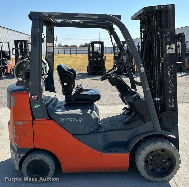 image for item DD3336 2017 Toyota  8FGCU25 forklift