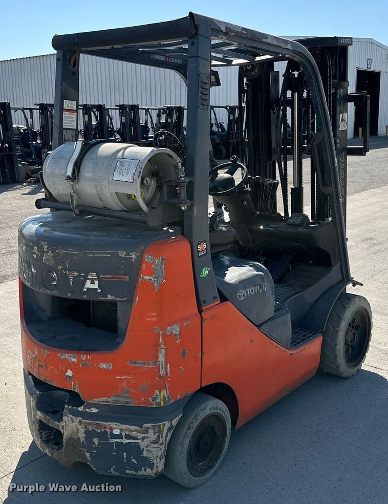 image for item DD3336 2017 Toyota  8FGCU25 forklift