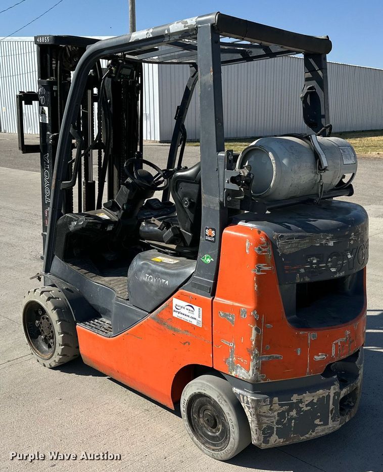 image for item DD3336 2017 Toyota  8FGCU25 forklift