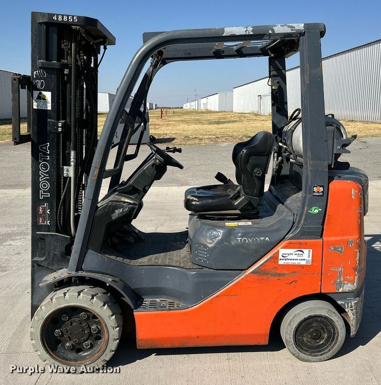 image for item DD3336 2017 Toyota  8FGCU25 forklift