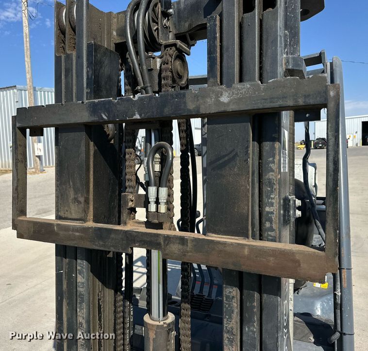 image for item DD3336 2017 Toyota  8FGCU25 forklift