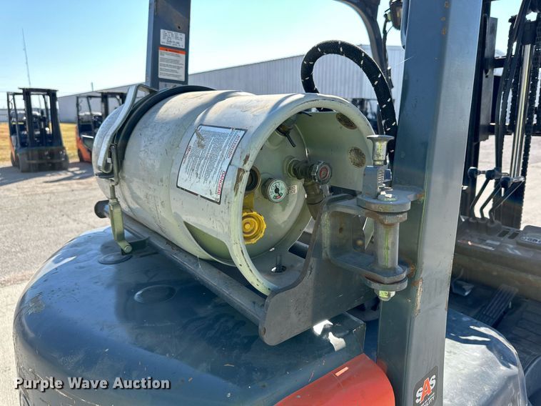 image for item DD3336 2017 Toyota  8FGCU25 forklift