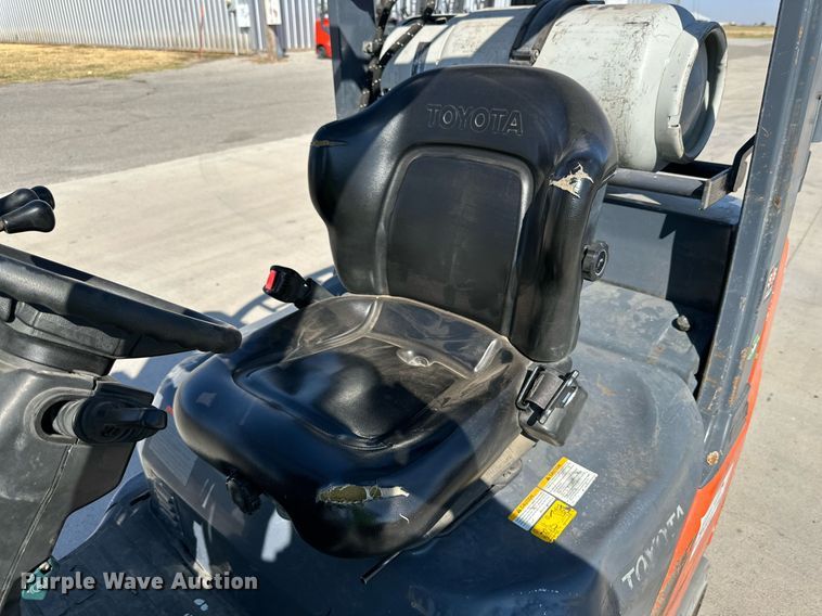 image for item DD3336 2017 Toyota  8FGCU25 forklift