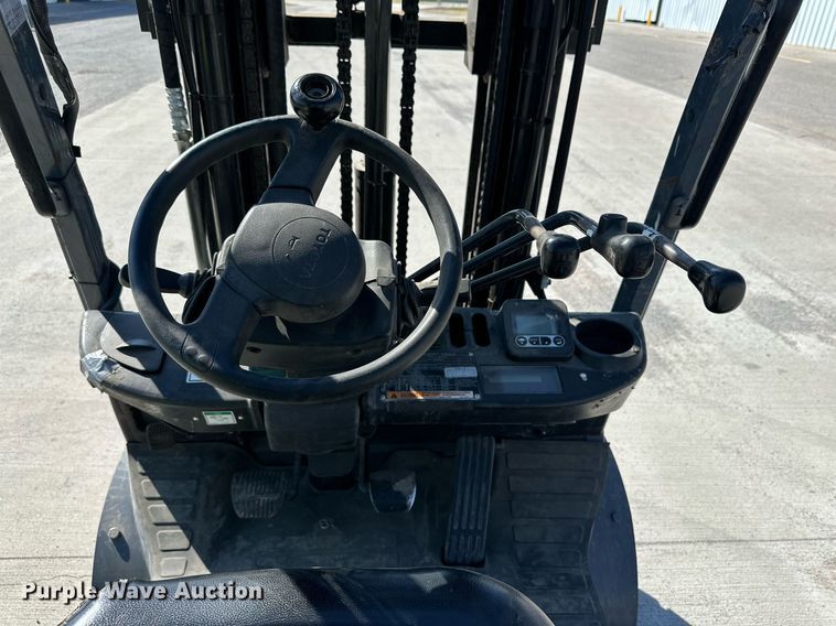 image for item DD3336 2017 Toyota  8FGCU25 forklift