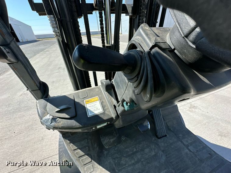 image for item DD3336 2017 Toyota  8FGCU25 forklift