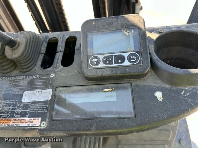 image for item DD3336 2017 Toyota  8FGCU25 forklift