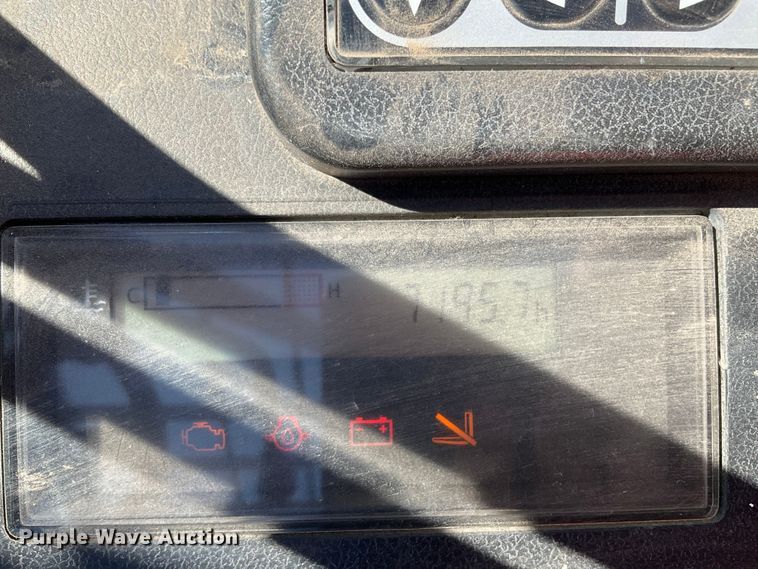 image for item DD3336 2017 Toyota  8FGCU25 forklift