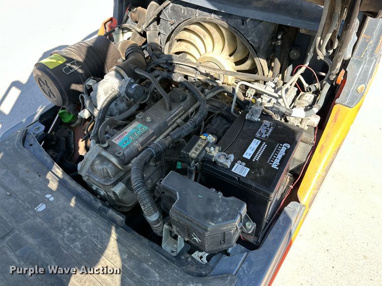 image for item DD3336 2017 Toyota  8FGCU25 forklift