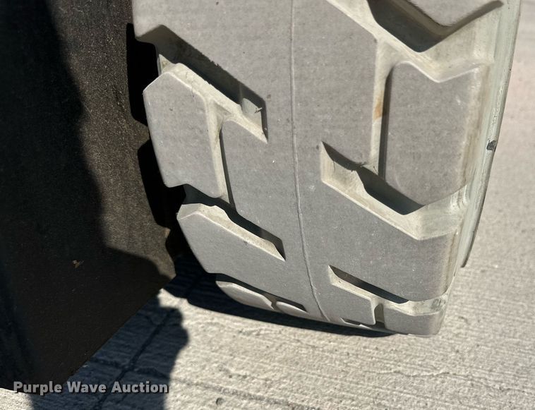 image for item DD3336 2017 Toyota  8FGCU25 forklift