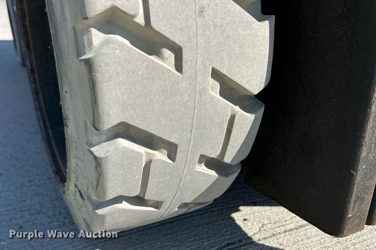 image for item DD3336 2017 Toyota  8FGCU25 forklift