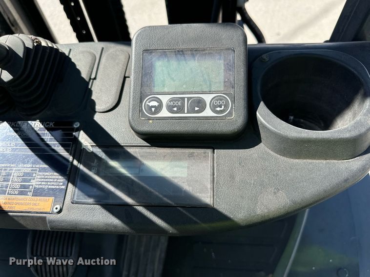 image for item DD3346 2018 Toyota 8FDU20 forklift