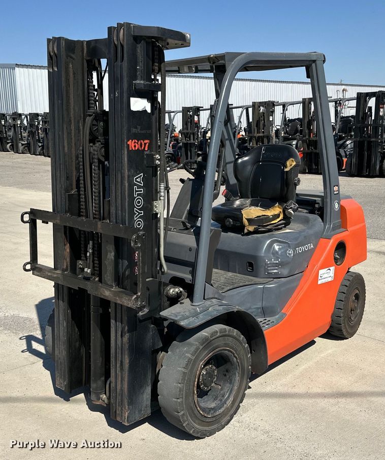 image for item DD3347 2016 Toyota 8FDU20 forklift