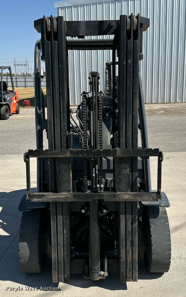 image for item DD3347 2016 Toyota 8FDU20 forklift