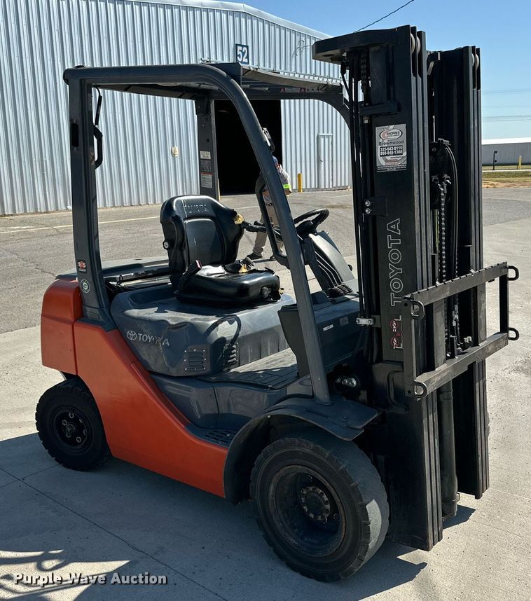 image for item DD3347 2016 Toyota 8FDU20 forklift