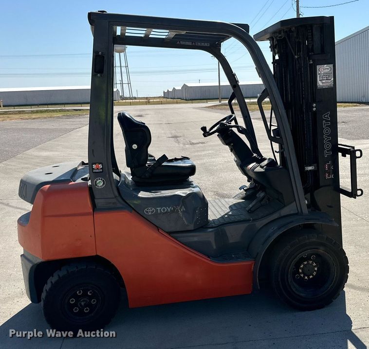 image for item DD3347 2016 Toyota 8FDU20 forklift
