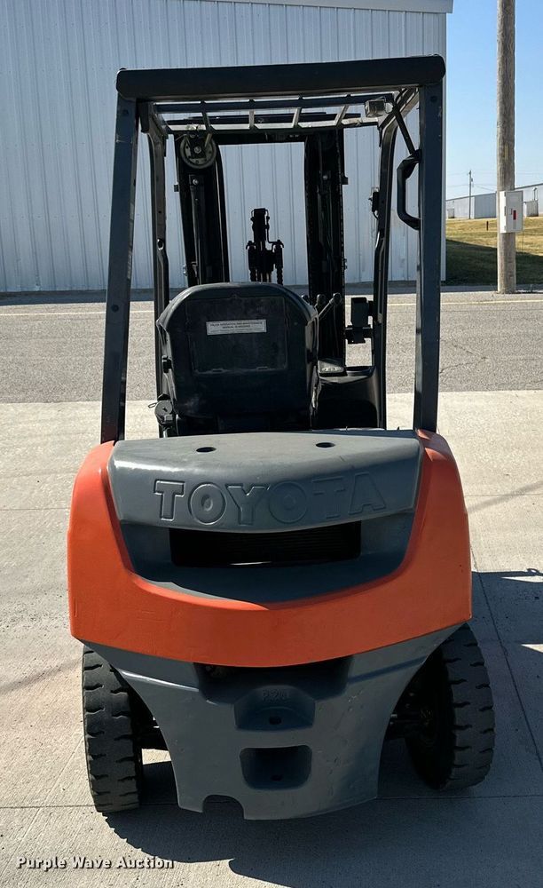image for item DD3347 2016 Toyota 8FDU20 forklift