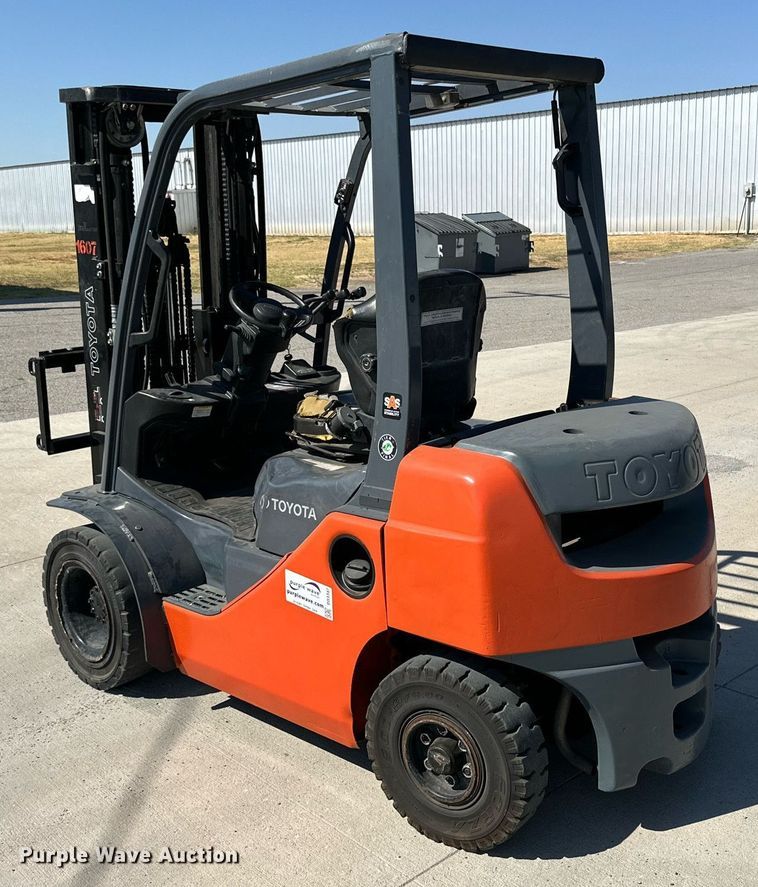 image for item DD3347 2016 Toyota 8FDU20 forklift
