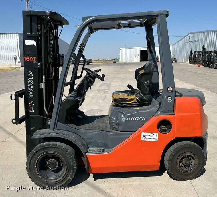 image for item DD3347 2016 Toyota 8FDU20 forklift