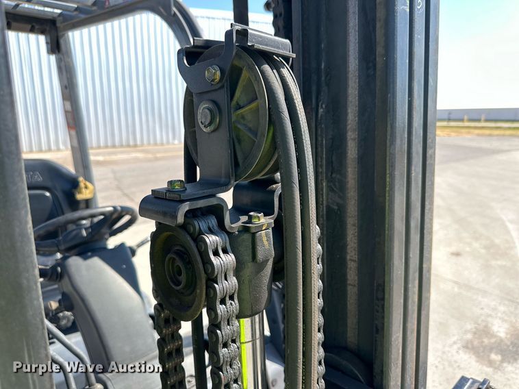 image for item DD3347 2016 Toyota 8FDU20 forklift