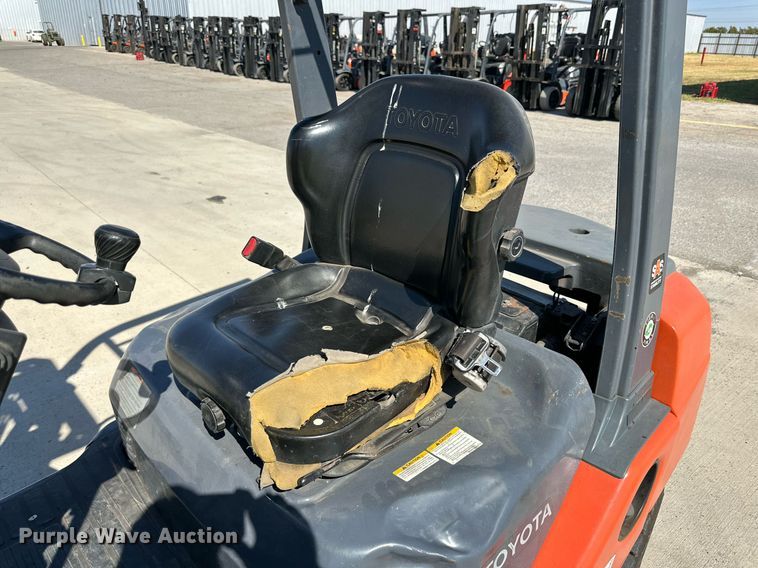 image for item DD3347 2016 Toyota 8FDU20 forklift