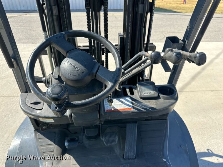 image for item DD3347 2016 Toyota 8FDU20 forklift