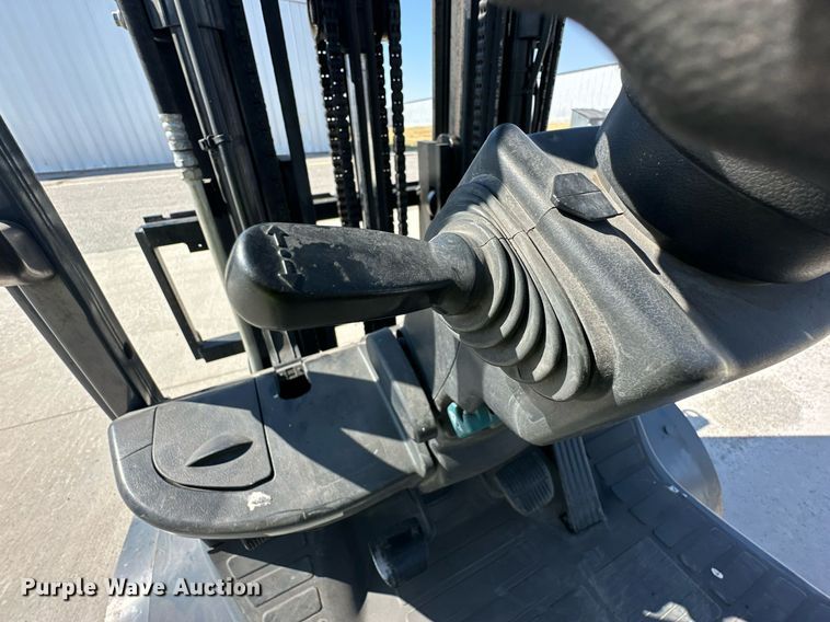 image for item DD3347 2016 Toyota 8FDU20 forklift