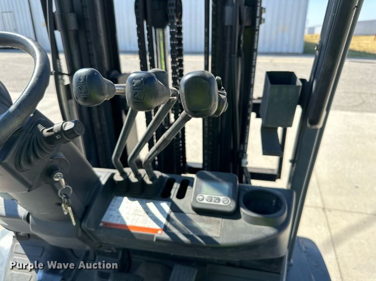 image for item DD3347 2016 Toyota 8FDU20 forklift