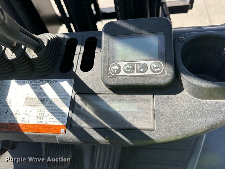 image for item DD3347 2016 Toyota 8FDU20 forklift