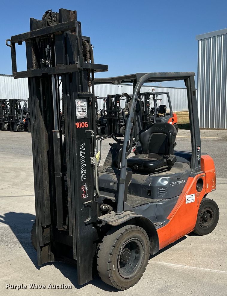 image for item DD3348 2016 Toyota 8FDU20 forklift