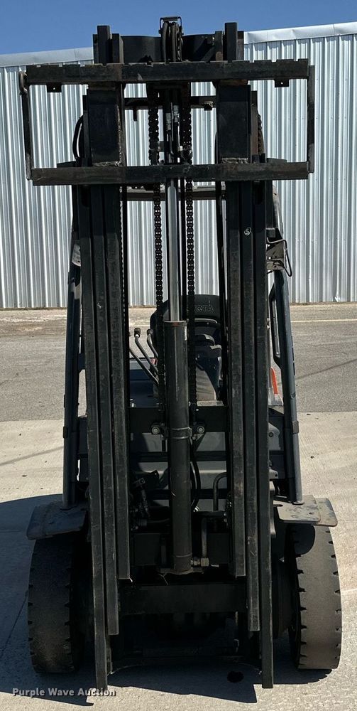 image for item DD3348 2016 Toyota 8FDU20 forklift