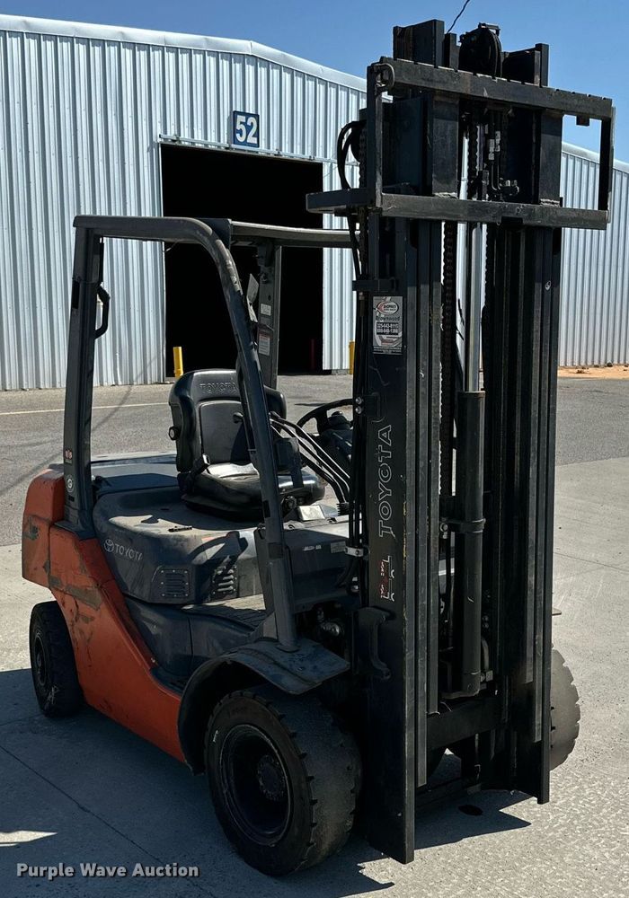 image for item DD3348 2016 Toyota 8FDU20 forklift