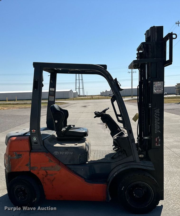 image for item DD3348 2016 Toyota 8FDU20 forklift