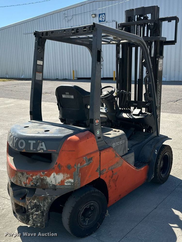 image for item DD3348 2016 Toyota 8FDU20 forklift