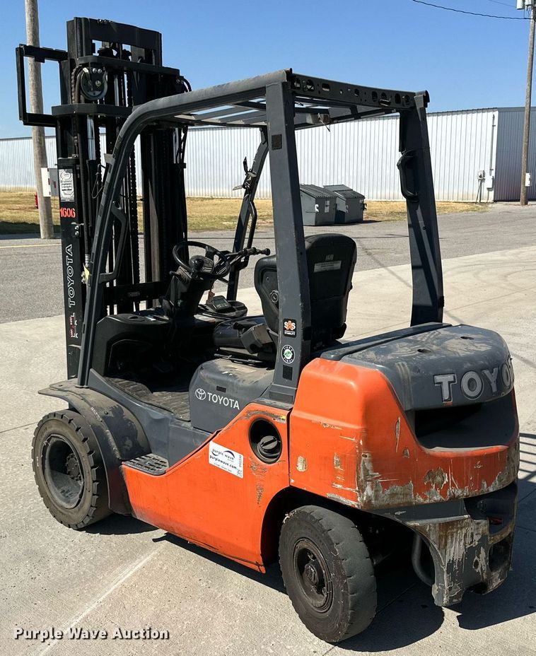image for item DD3348 2016 Toyota 8FDU20 forklift