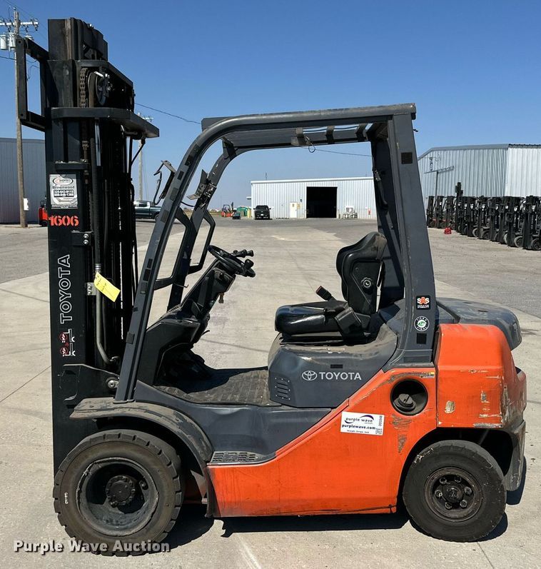 image for item DD3348 2016 Toyota 8FDU20 forklift