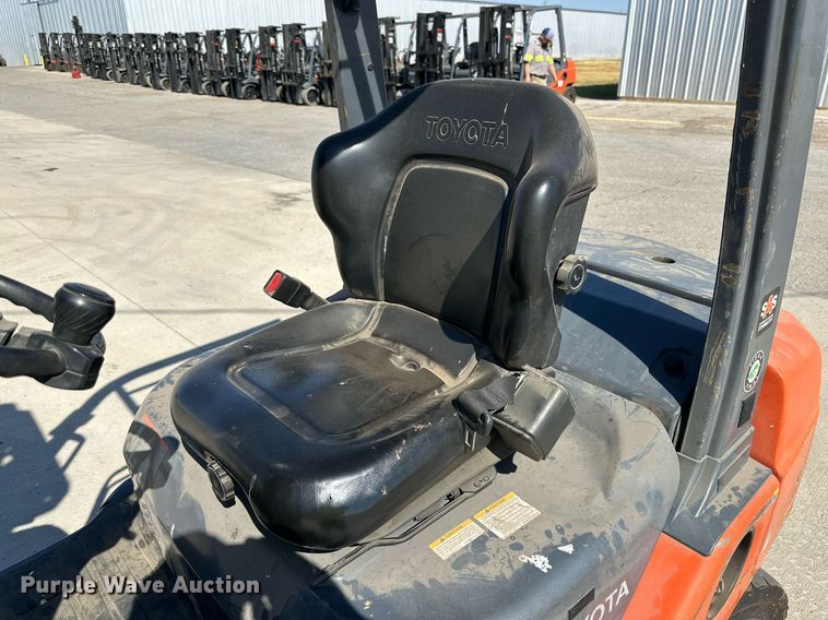 image for item DD3348 2016 Toyota 8FDU20 forklift