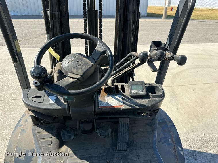 image for item DD3348 2016 Toyota 8FDU20 forklift