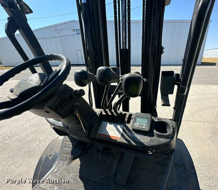 image for item DD3348 2016 Toyota 8FDU20 forklift