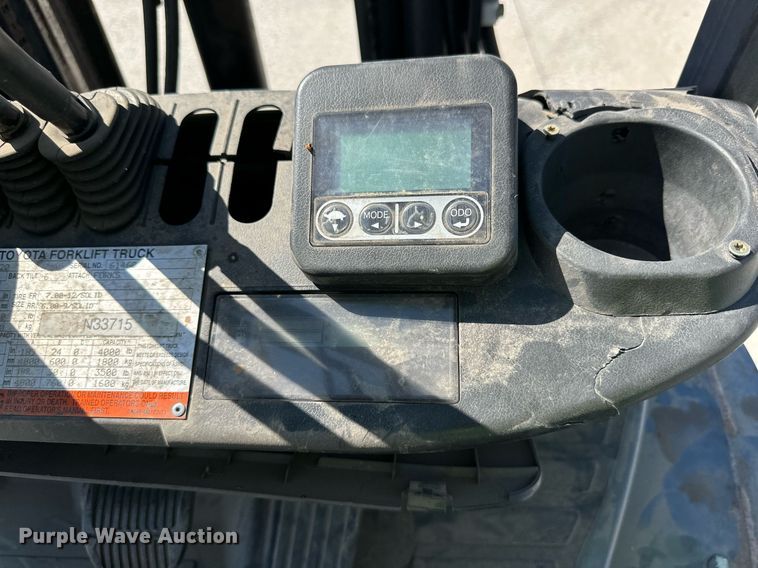 image for item DD3348 2016 Toyota 8FDU20 forklift