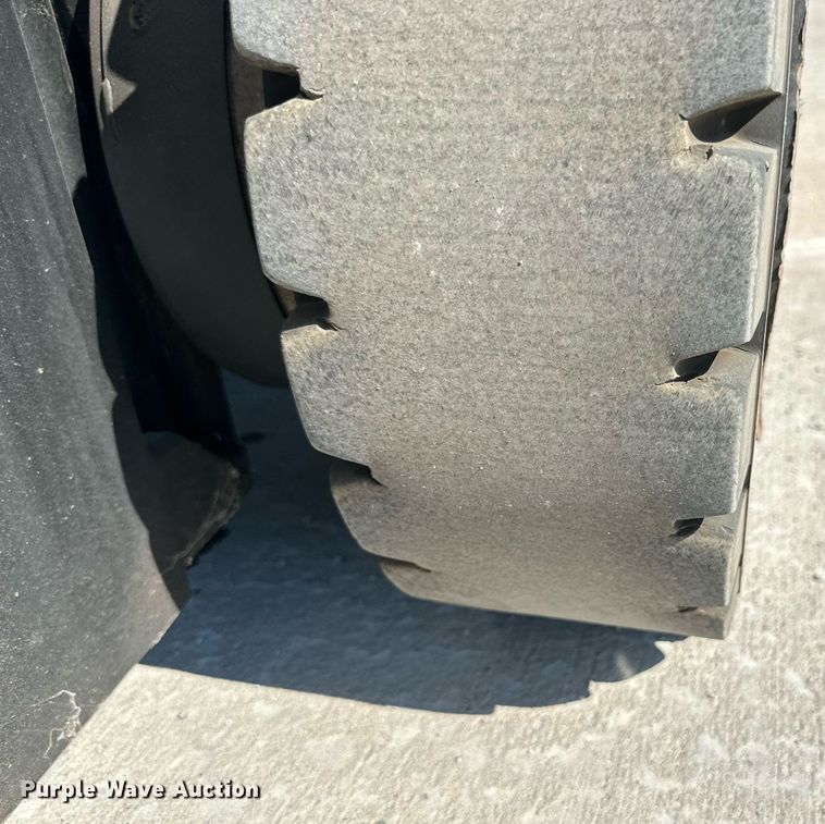 image for item DD3348 2016 Toyota 8FDU20 forklift